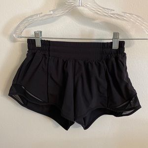 LULULEMON HOTTY HOT SHORTS - black size 4 reg